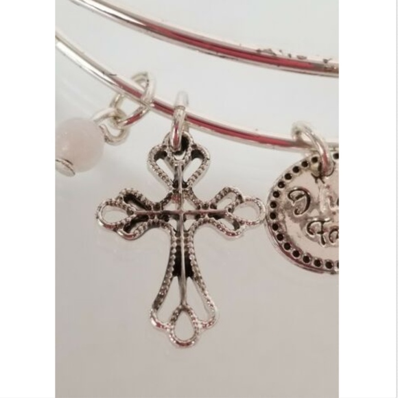 Avon Have Faith Precious Cross Charms Bracelet - Picture 3 of 5